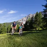 Meuble Garni Della Contea