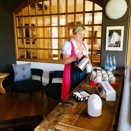 Meuble Garni Della Contea