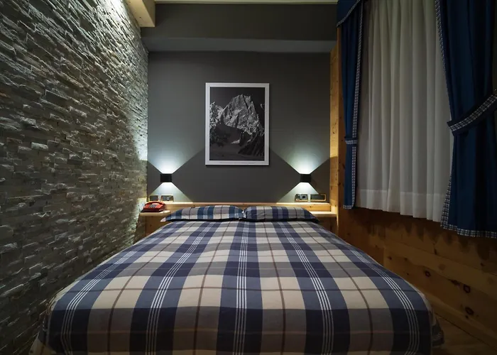 Meuble Garni Della Contea Hotel Bormio