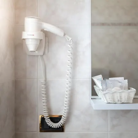 Meuble Garni Della Contea