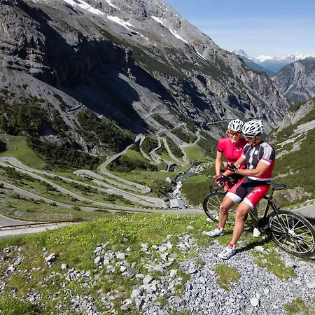 Meuble Garni Della Contea Hotel Bormio